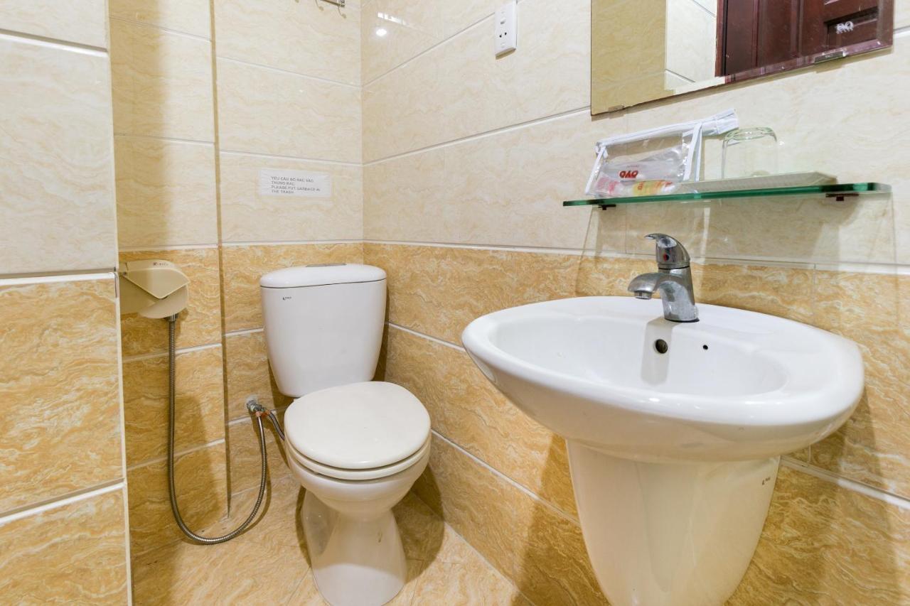 Oyo 422 Nguyen Thanh Hotel Ho Chi Minh City Exterior photo